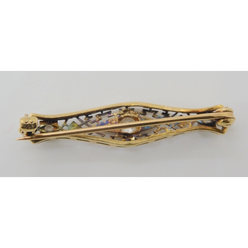 667 - A 14K ART DECO DIAMOND SET BROOCH