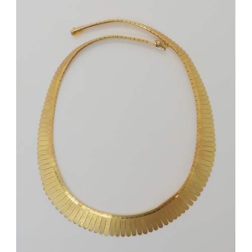 668 - AN 18CT GOLD FRINGE NECKLACE