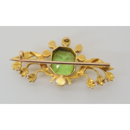 671 - A 15CT GOLD PERIDOT AND PEARL EDWARDIAN BROOCH