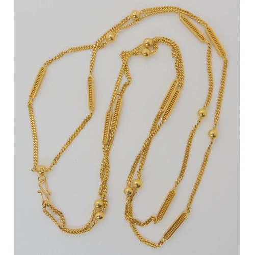 674 - A BRIGHT YELLOW METAL DOUBLE LENGTH FANCY CHAIN