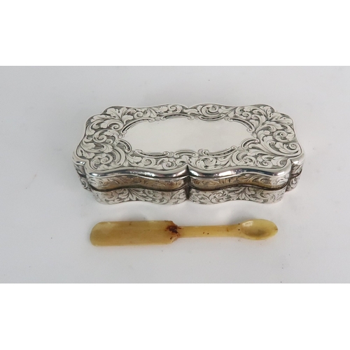 726 - A VICTORIAN SILVER SNUFF BOX