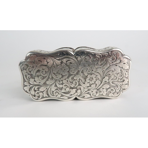 726 - A VICTORIAN SILVER SNUFF BOX