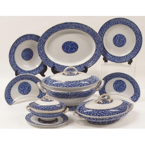 313 - AN EXTENSIVE ROYAL WORCESTER POTTERY DINNER SERVICE