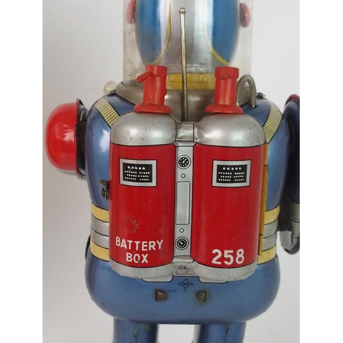 421 - A RARE DAIYA JAPANESE TINPLATE BATTERY OPERATED ASTRONAUT