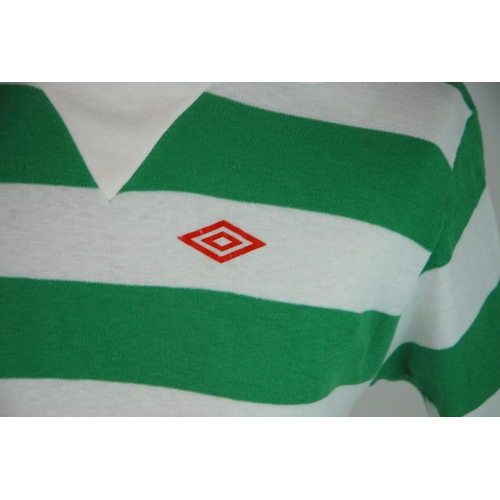 453 - A GREEN AND WHITE CELTIC 1976-77 SCOTTISH CUP FINAL SHORT-SLEEVED SHIRT