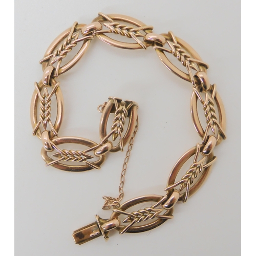 539 - A 9CT GOLD FANCY LINK BRACELET