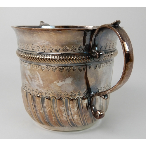 693 - AN EARLY 18TH CENTURY SILVER PORRINGER