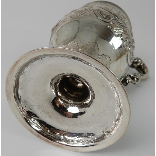 694 - AN 18TH CENTURY IRISH SILVER WINE CUP