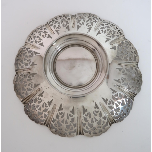 749 - A PAIR OF SILVER PEDESTAL BON BON DISHES