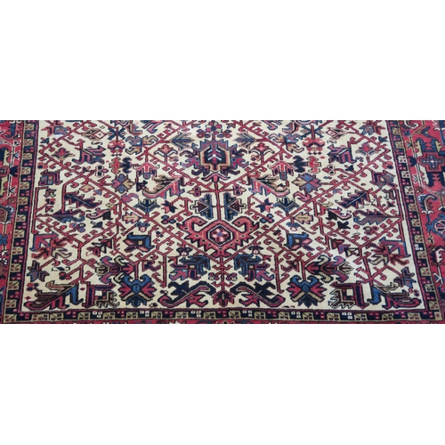 104 - A CREAM GROUND HERIZ RUG