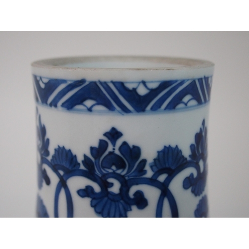 212 - A CHINESE BLUE AND WHITE BALUSTER VASE