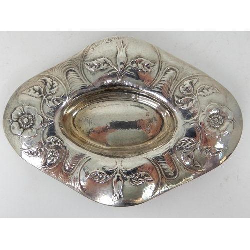 251 - AN ARTS AND CRAFTS HAMMERED SILVER DISH