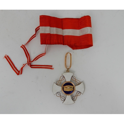 322 - AN ITALIAN ORDER OF THE CROWN KNIGHT'S CROSS