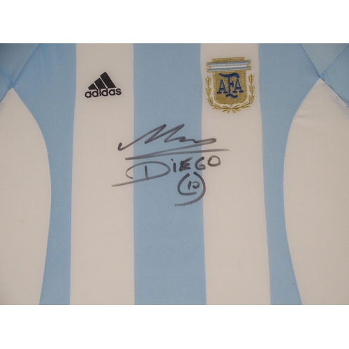 451 - A BLUE AND WHITE ARGENTINA REPLICA SHORT-SLEEVED SHIRT