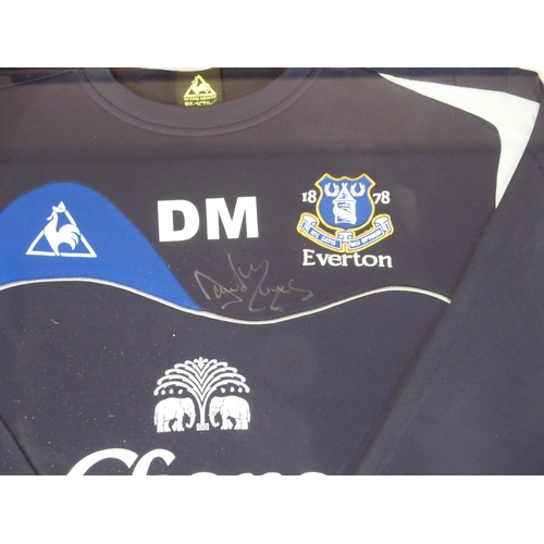 471 - AN EVERTON SWEATSHIRT