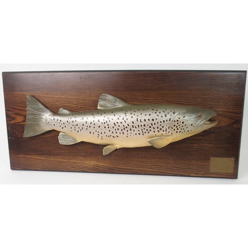 486 - A MODERN RESIN BROWN TROUT