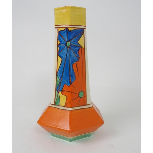 522 - A CLARICE CLIFF FANTASQUE UMBRELLA PATTERN VASE