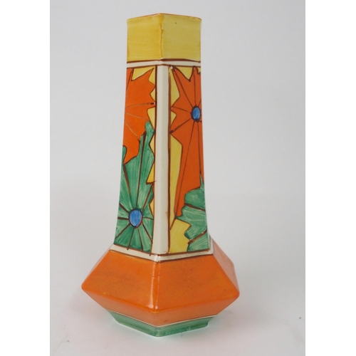 522 - A CLARICE CLIFF FANTASQUE UMBRELLA PATTERN VASE