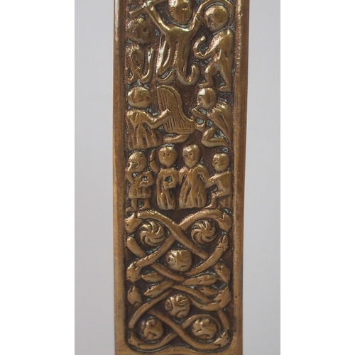 527 - ALEXANDER AND EUPHEMIA RITCHIE - A BRONZE IONA CROSS