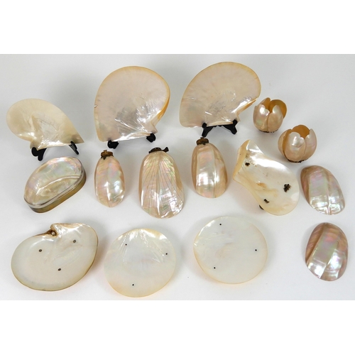 554 - A COLLECTION OF MOTHER OF PEARL DISHES