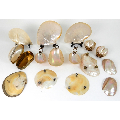 554 - A COLLECTION OF MOTHER OF PEARL DISHES