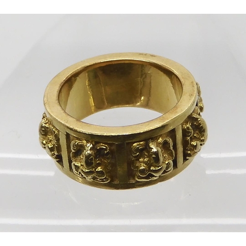 621 - A BRIGHT YELLOW METAL RING WITH PANELS OF DEITIES