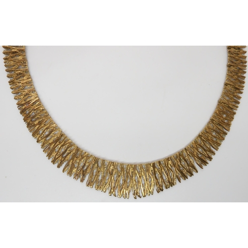 627 - A 9CT GOLD RETRO FRINGE COLLAR NECKLACE