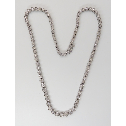 645 - AN 18K WHITE GOLD DIAMOND RIVERA NECKLACE