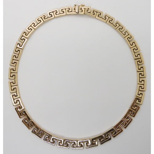 646 - A 9CT GOLD GREEK KEY PATTERN NECKLACE