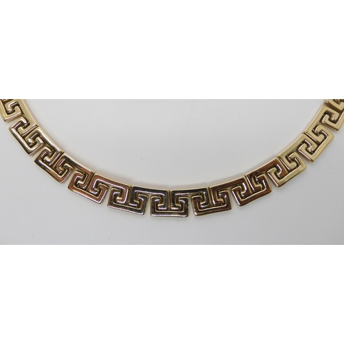 646 - A 9CT GOLD GREEK KEY PATTERN NECKLACE