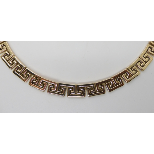 646 - A 9CT GOLD GREEK KEY PATTERN NECKLACE