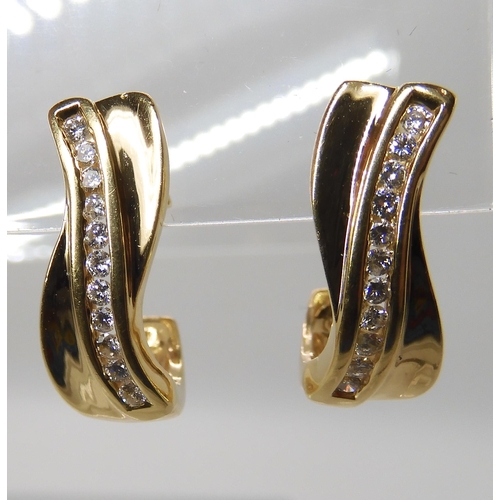 652 - A PAIR OF 18CT GOLD AND DIAMOND EARRINGS