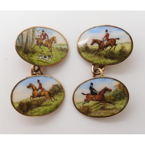 663 - A PAIR OF 9CT GOLD HUNTING SCENE CUFFLINKS