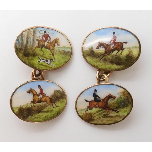 663 - A PAIR OF 9CT GOLD HUNTING SCENE CUFFLINKS