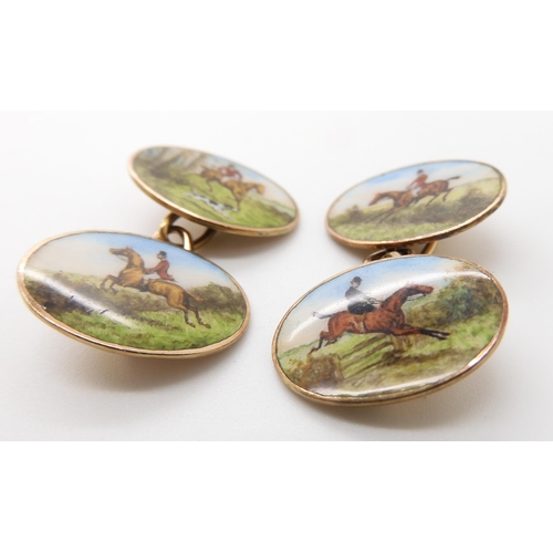 663 - A PAIR OF 9CT GOLD HUNTING SCENE CUFFLINKS