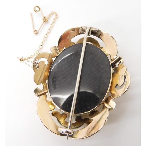 682 - A HAIR LOCKET BACK MOURNING BROOCH