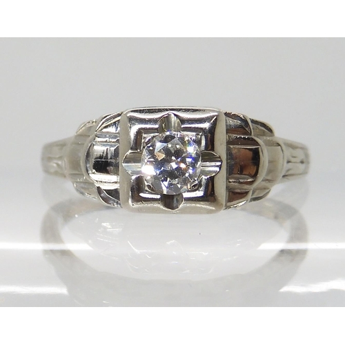 693 - AN 18K WHITE GOLD ART DECO DIAMOND RING