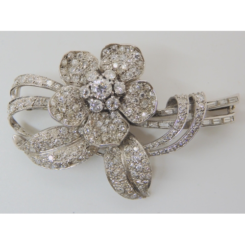 695B - A DIAMOND FLOWER BROOCH