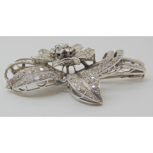 695B - A DIAMOND FLOWER BROOCH