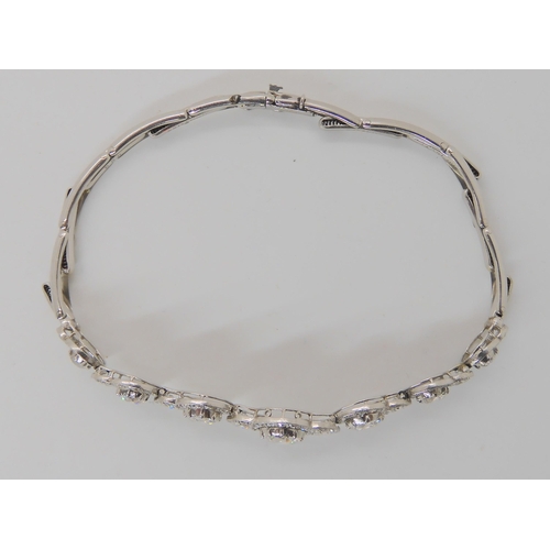 696A - AN ART DECO DIAMOND BRACELET