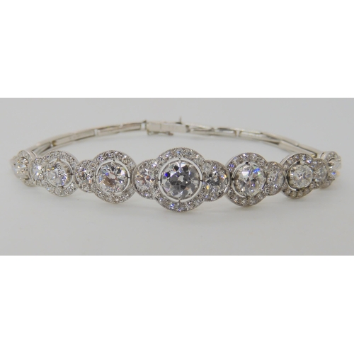 696A - AN ART DECO DIAMOND BRACELET