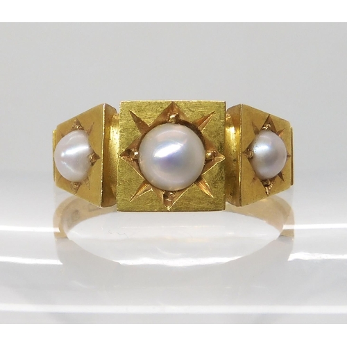 698 - A 15CT GOLD SPLIT PEARL RING