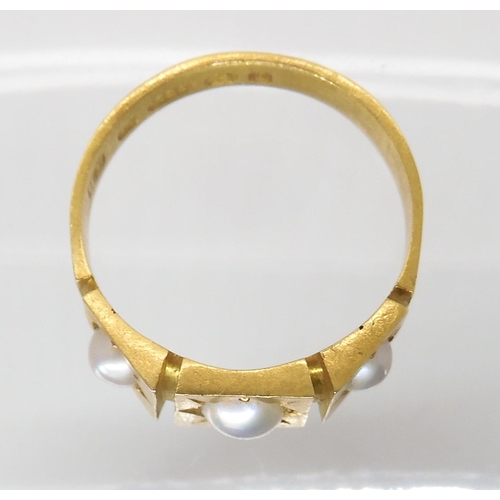 698 - A 15CT GOLD SPLIT PEARL RING