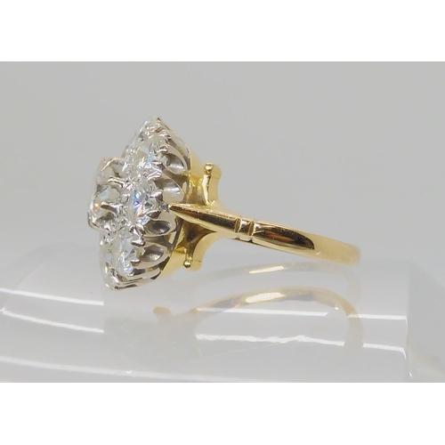 712 - AN 18CT GOLD DIAMOND CLUSTER RING