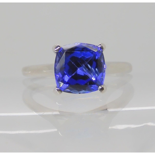 722B - A PLATINUM AND TANZANITE RING