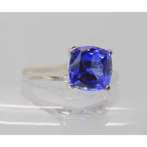 722B - A PLATINUM AND TANZANITE RING