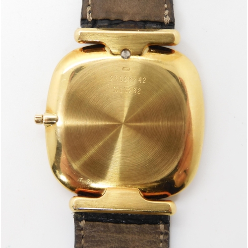 811 - AN 18CT GOLD SLIMLINE LONGINES QUARTZ WRISTWATCH