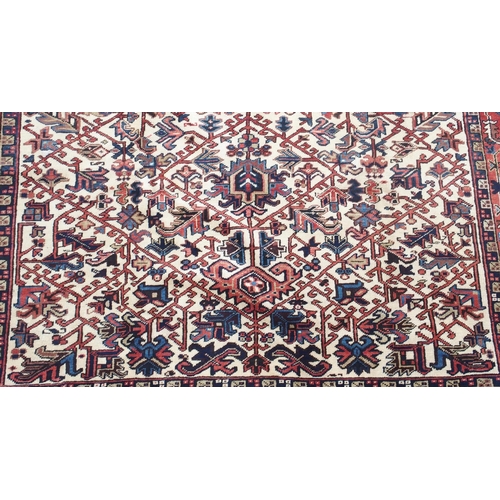 101 - A CREAM GROUND HERIZ RUG