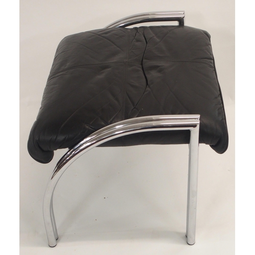 120 - A MID CENTURY BLACK LEATHER ARMCHAIR WITH CHROME FRAME