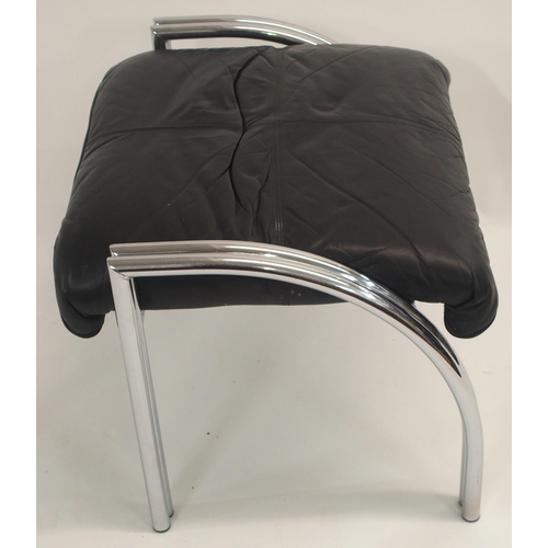 120 - A MID CENTURY BLACK LEATHER ARMCHAIR WITH CHROME FRAME